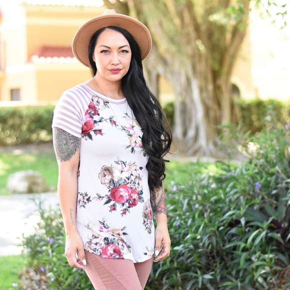 Cream Floral Tee - Picture 2 of 3